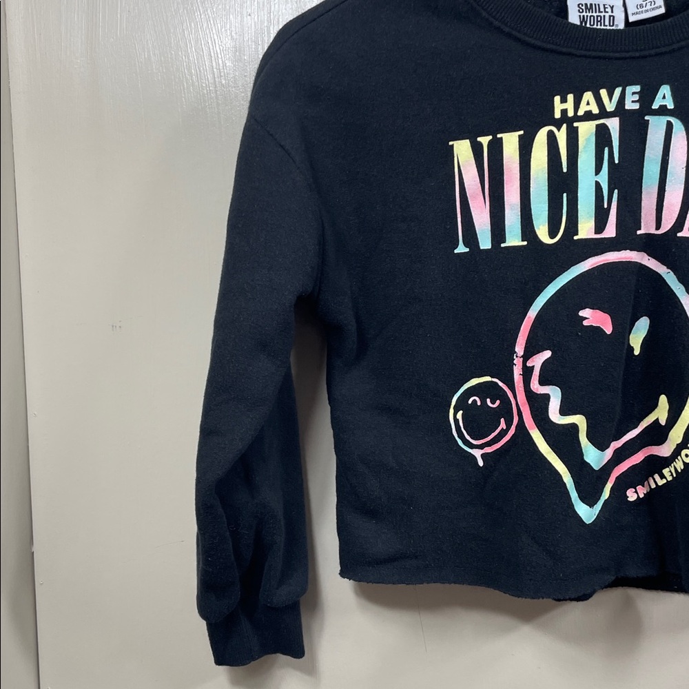 Smiley World crop Sweater Youth Black Pullover Crew Neck Nice Day Emoji Kids - Picture 2 of 11